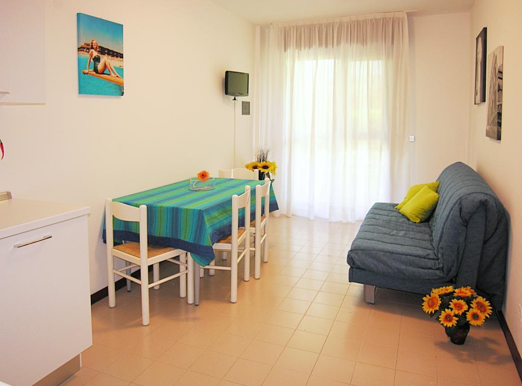 Apartment Gemini Con Piscina Bibione Zimmer foto